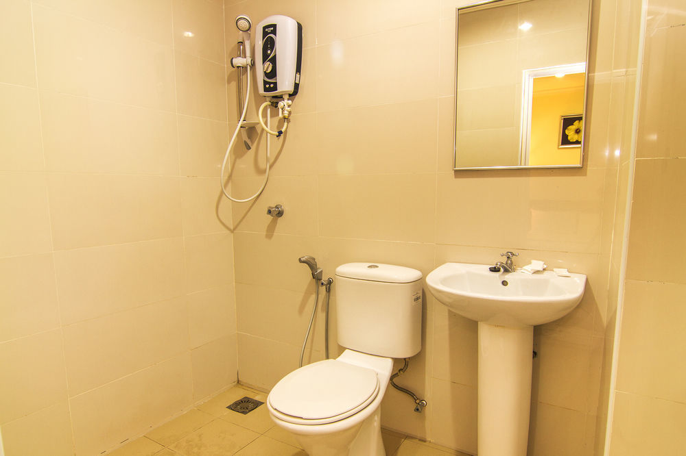 โอโย 327 บัดดี้ส์ โฮเต็ล - Sanitized Stay กัวลาลัมเปอร์ ภายนอก รูปภาพ
